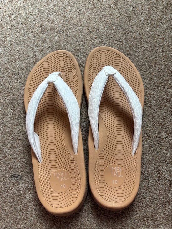 Time and Tru Shoes - Time and Tru White Strap Tan Footbed Flip Flop Sandals